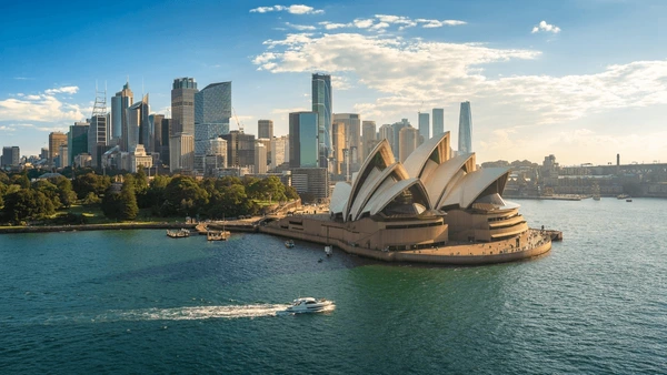 sydney-harbour-opera-house-cityscape-600nw-2495680553.webp